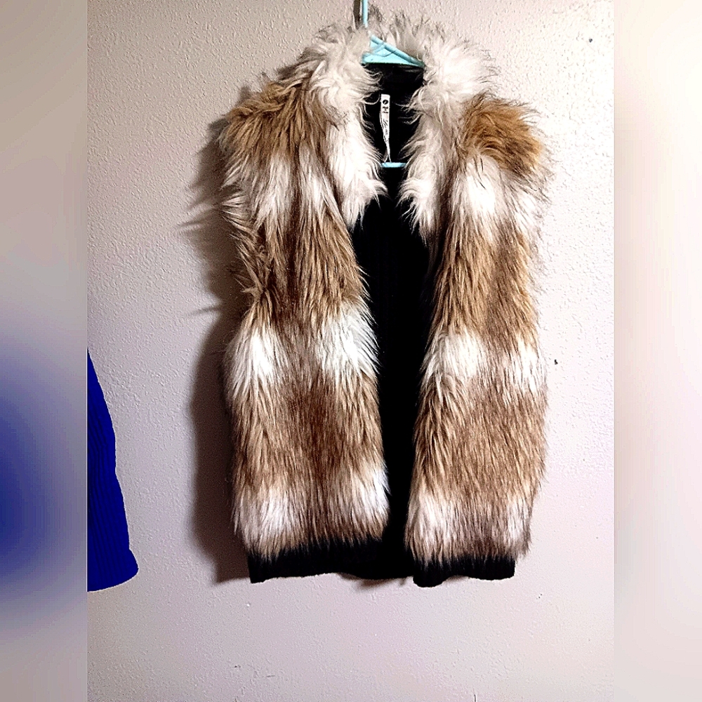 FURR VEST LARGE LEO AND NICOLE